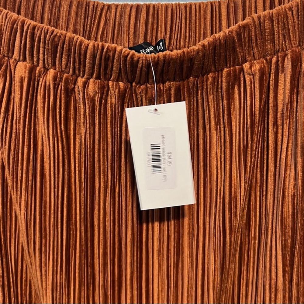 NEW Doe & Rae Pleated Suede Skirt in Rust Color Size Large - Picture 2 of 9